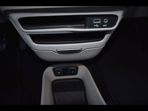 Used 2019 Chrysler Pacifica Touring-L image 13