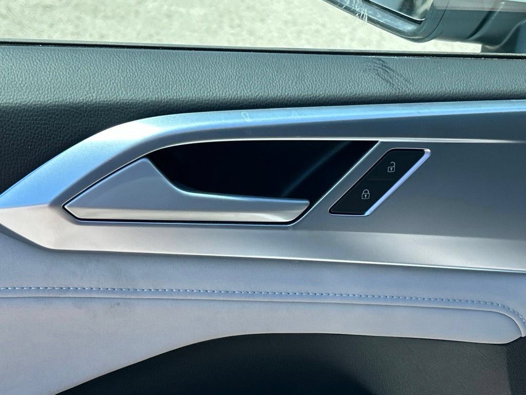New 2026 Volkswagen Taos SE FWD image 18