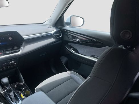 Used 2024 Chevrolet TrailBlazer LT w/ LT Cold Weather Package FWD image 22