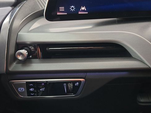 New 2026 Cadillac Vistiq Platinum image 14