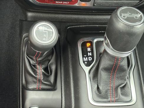Used 2019 Jeep Wrangler Unlimited Rubicon w/ Safety Group AWD/4WD image 18