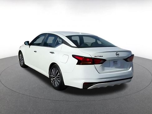 Used 2025 Nissan Altima 2.5 SV image 11