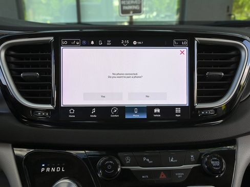 Used 2024 Chrysler Pacifica Touring-L image 29