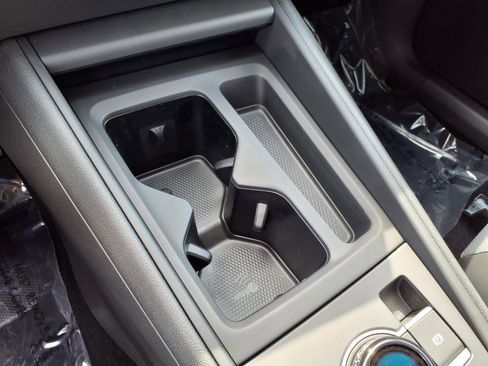 New 2025 Volkswagen Tiguan SE image 17