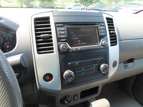 Used 2015 Nissan Frontier SV AWD/4WD image 21