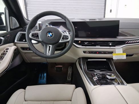 New 2026 BMW X7 M60i w/ Executive Package image 4