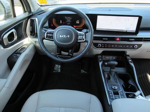 Used 2025 Kia Sorento S w/ Panoramic Sunroof Package image 13