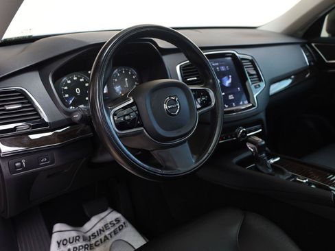 Used 2018 Volvo XC90 T5 Momentum w/ Momentum Plus Package FWD image 13