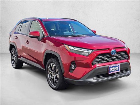 Used 2022 Toyota RAV4 XLE Premium AWD/4WD image 3
