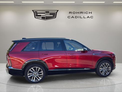 Used 2026 Cadillac Vistiq Sport w/ LPO, Floor Liner Package AWD/4WD image 4