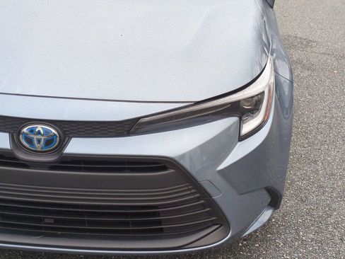 Certified 2025 Toyota Corolla LE image 10