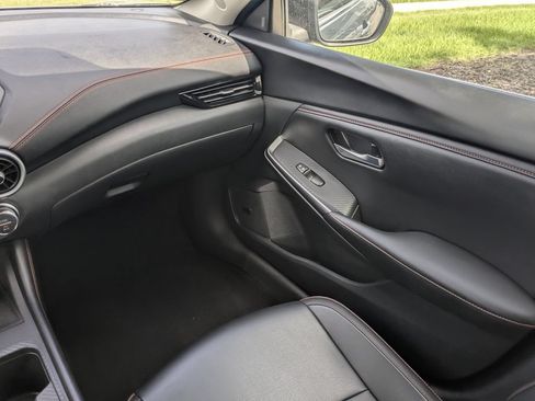 Used 2025 Nissan Sentra SR w/ SR Premium Package FWD image 19