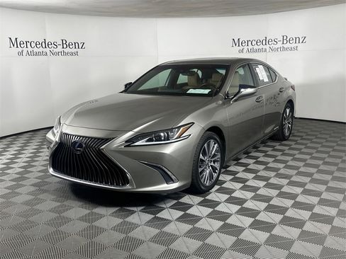 Used 2020 Lexus ES 300h w/ Premium Package image 3
