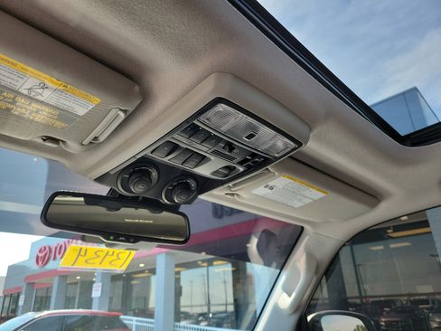 Used 2023 Toyota 4Runner TRD Off-Road Premium w/ Moonroof Package AWD/4WD image 30