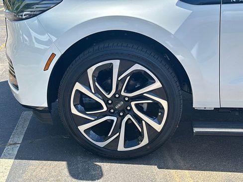 New 2026 Lincoln Navigator Black Label AWD/4WD image 13