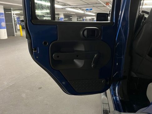 Used 2009 Jeep Wrangler Unlimited X RWD image 14