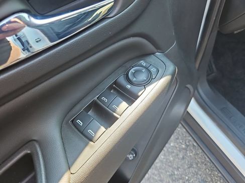 Used 2024 Chevrolet Equinox LT FWD image 11