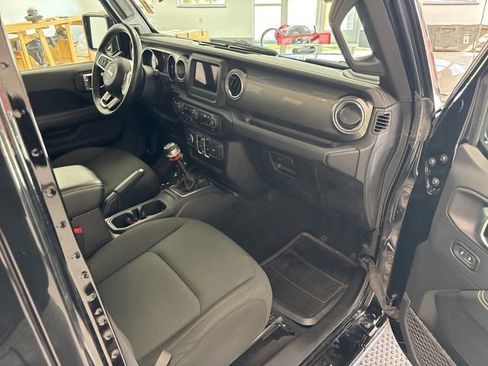 Used 2019 Jeep Wrangler Unlimited Sahara AWD/4WD image 23