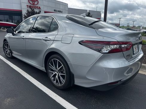 Used 2024 Toyota Camry XLE FWD image 4