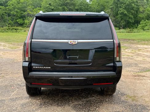 Used 2016 Cadillac Escalade Platinum AWD/4WD image 4