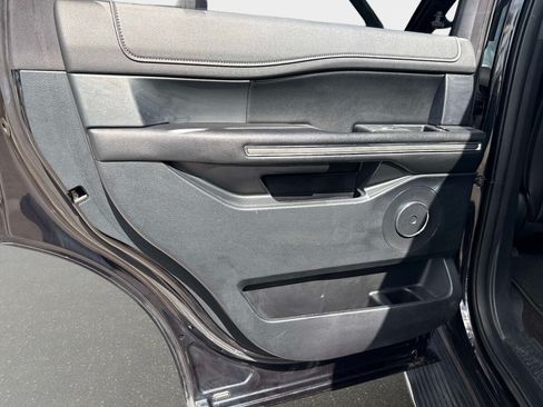 Used 2020 Ford Expedition XLT w/ Equipment Group 202A RWD image 11