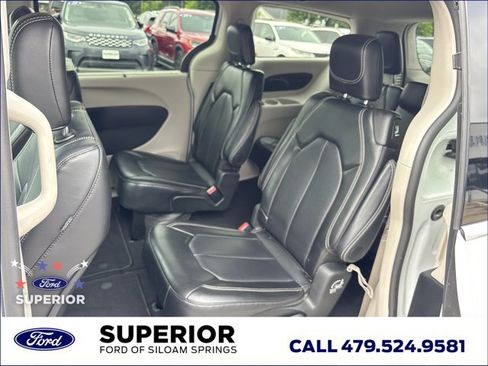 Used 2024 Chrysler Pacifica Touring-L FWD image 17