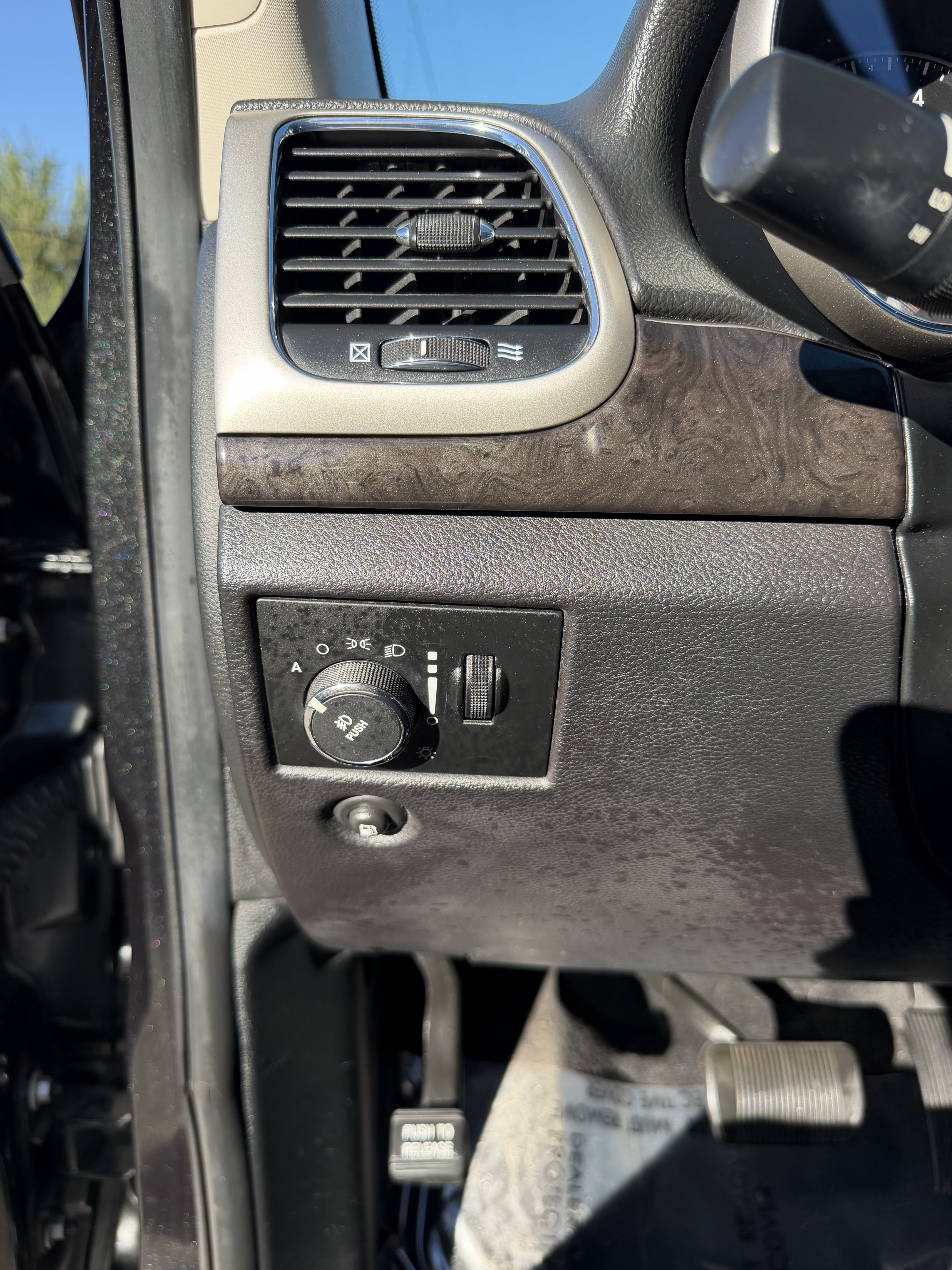 Used 2012 Jeep Grand Cherokee Laredo AWD/4WD image 23
