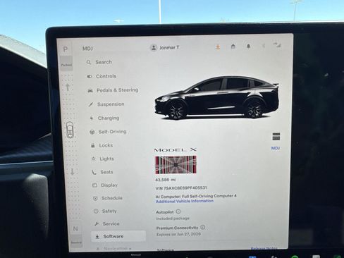 Used 2023 Tesla Model X Plaid AWD/4WD image 2