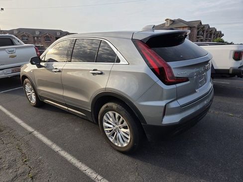 Used 2024 Cadillac XT4 Luxury w/ Cold Weather Package FWD image 7