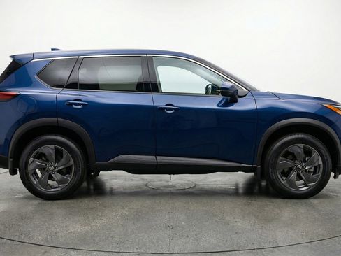 Used 2025 Nissan Rogue SV AWD/4WD image 11