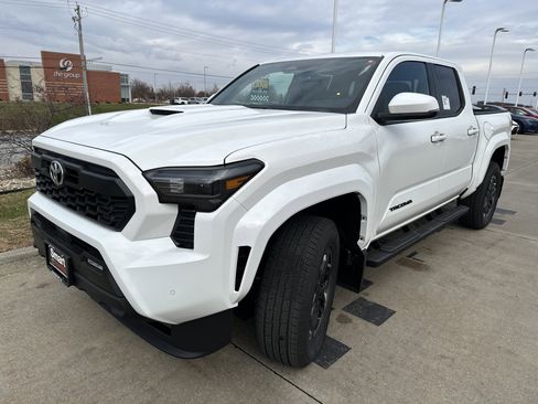 New 2025 Toyota Tacoma TRD Sport w/ TRD Sport Upgrade Package image 3