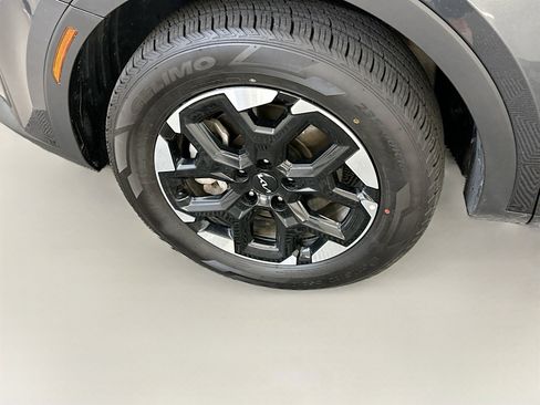 Used 2024 Kia Sorento S image 11