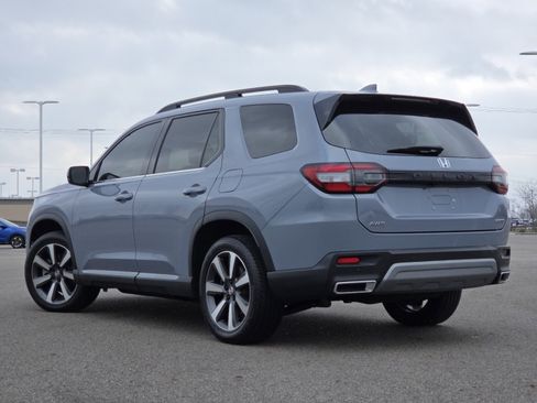Used 2024 Honda Pilot Touring image 16