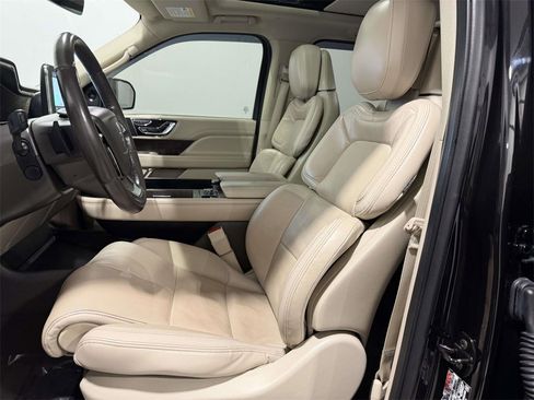 Used 2021 Lincoln Navigator Reserve image 13