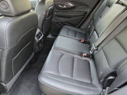 Used 2024 GMC Terrain SLT image 19