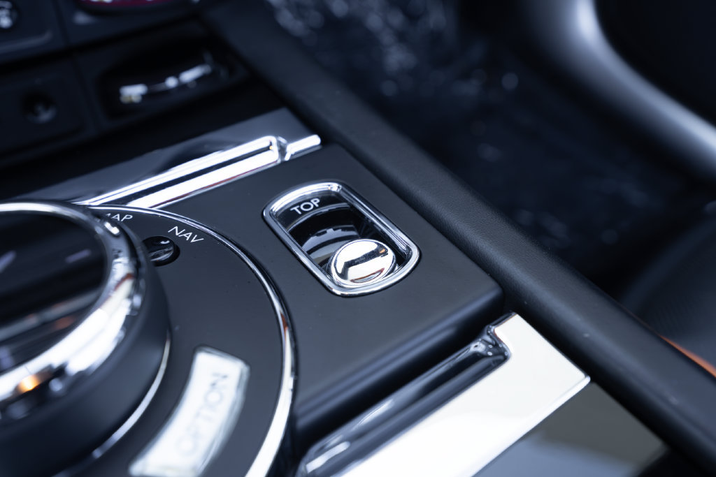 Used 2018 Rolls-Royce Dawn RWD image 37