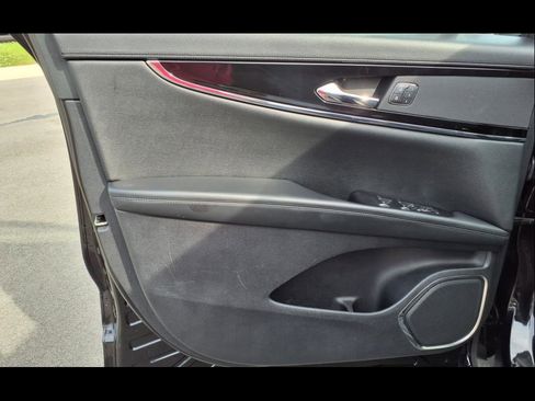 Used 2022 Lincoln Nautilus AWD w/ Premium Package image 12