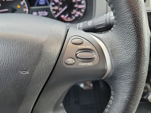 Used 2013 Nissan Pathfinder SV image 28