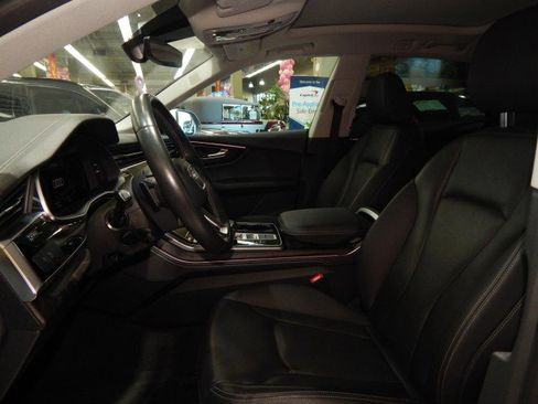 Used 2023 Audi Q8 Premium Plus image 17