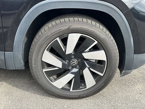 Used 2024 Volkswagen Atlas Cross Sport SE image 3