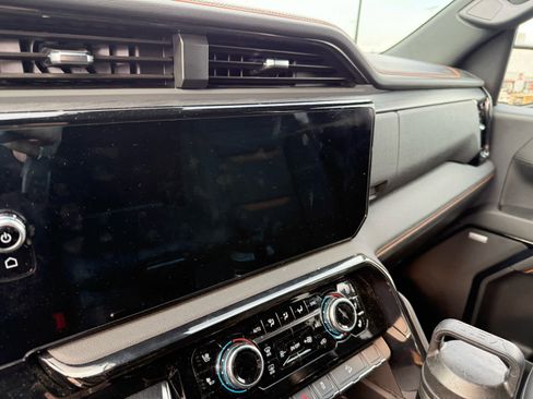 Used 2024 GMC Sierra 1500 AT4 w/ Technology Package image 10