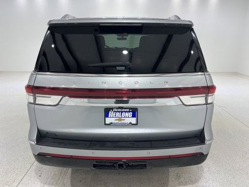 Used 2023 Lincoln Navigator Reserve image 3
