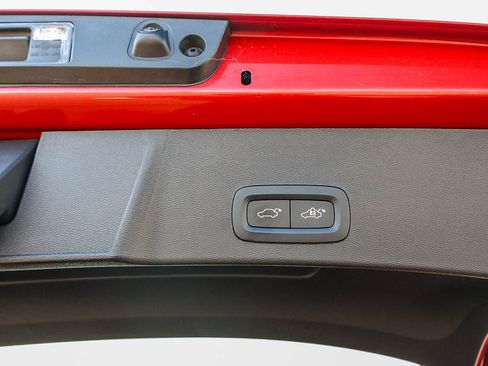 Used 2023 Volvo XC40 B5 Ultimate w/ Protection Package Premier image 28