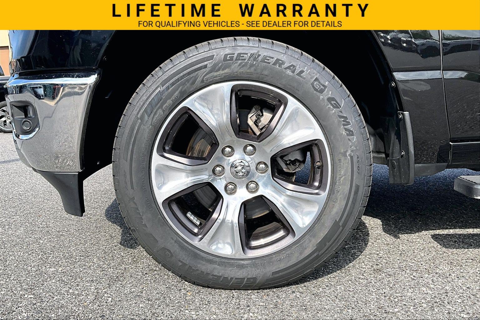 Used 2024 RAM 1500 Laramie AWD/4WD image 9