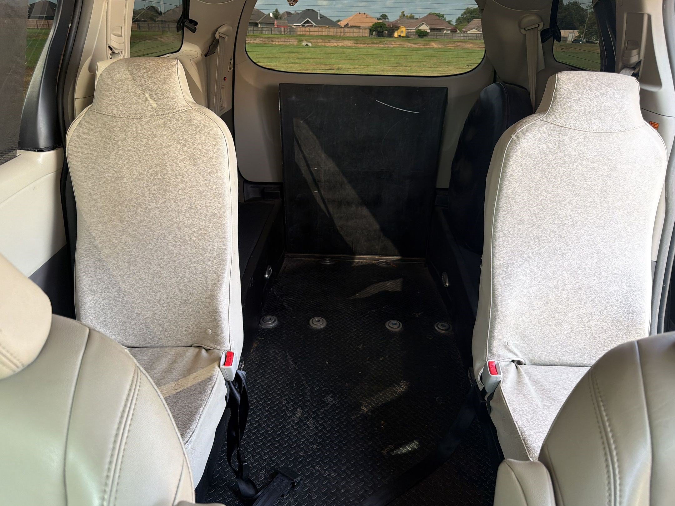 Used 2019 Toyota Sienna XLE Premium FWD image 24