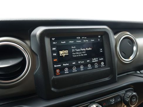 Used 2020 Jeep Wrangler Unlimited Rubicon w/ Cold Weather Group AWD/4WD image 16