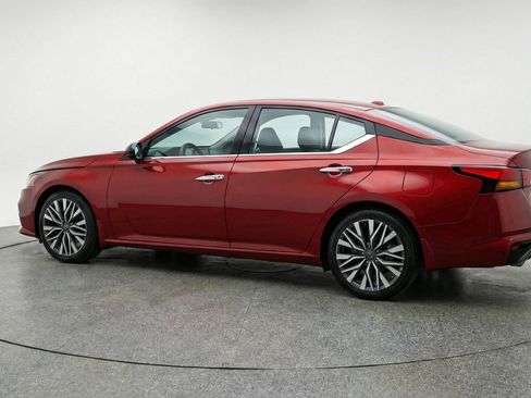 Used 2025 Nissan Altima 2.5 SV image 5