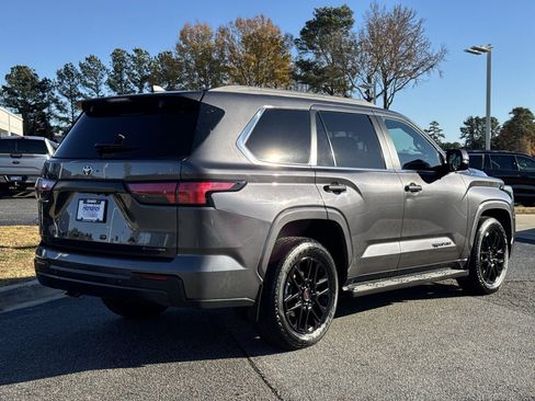 Used 2025 Toyota Sequoia SR5 image 10