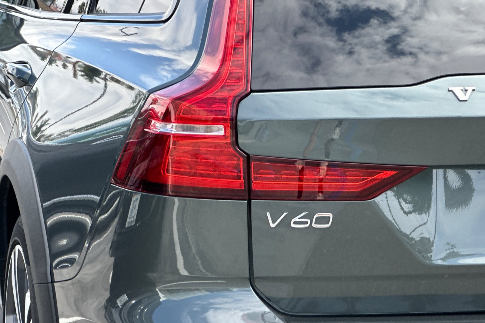Certified 2026 Volvo V60 B5 Cross Country Plus w/ Climate Package AWD/4WD image 34