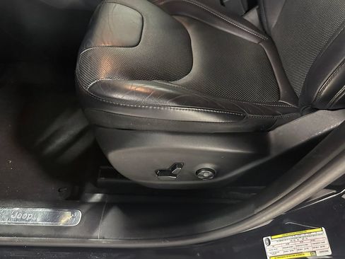 Used 2019 Jeep Cherokee High Altitude AWD/4WD image 23